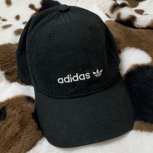 women’s adidas baseball hat 🖤